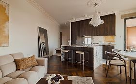Brabank Riverside Premium Suites & Free Parking By Downtown Apartments