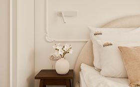 Brabank Riverside Premium Suites & Free Parking By Downtown Apartments